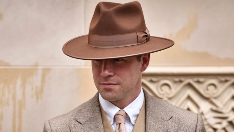 a-medium-shot-of-a-man-wearing-a-brown-fedora-hat–6nzMjx-FQ2i4RPAwAvyiEw-8s6XezG-SyGpRsj21QcTIg