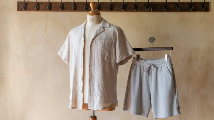 a-photo-of-a-mannequin-wearing-organic-men-s-cloth-rFnhy-wGR26l0tY5yUYpfQ-nJ3Td1BvTPy5fNBDHUSSiQ