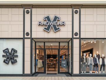 a-photo-of-the-storefront-of-a-ragwear-clothing-st-H2keNSCgTKS4iqhjP9Ctng-3XntuWDUSwuYWSZU0CLNBg