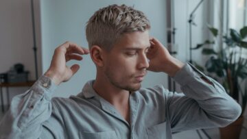 a-photo-of-a-man-styling-their-textured-_ynSuSxswTAKmsK1xoHIlbg_EC8N7JohQRmVlpT85D-uAg