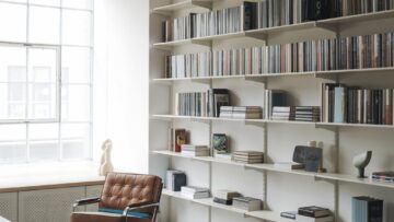 a-photo-of-a-minimalist-studio-with-a-bo_aYgzX4F0Q8OHVH914xxIYw_k1XtgNt_TwC72AMo3jIwcg